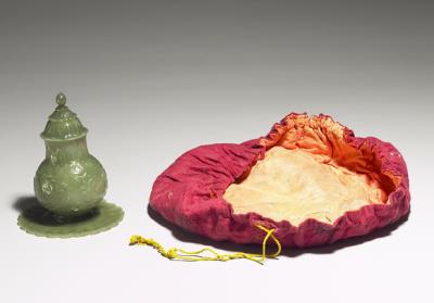 图片[2]-Jade lidded urn with floral carving, Ottoman Empire-China Archive